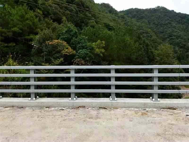 防撞栏杆